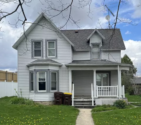 109 W Benton Ave, Stockton, IL 61085