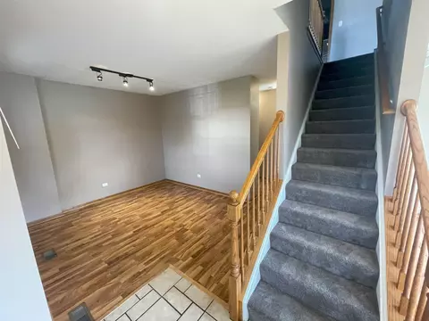 612 Legend Ln, Mchenry, IL 60050 photo 3