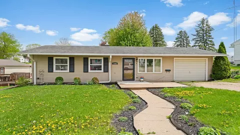 1306 Hemlock Ave, Dixon, IL 61021