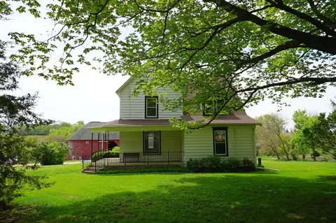 1511 W Becker School Rd, Freeport, IL 61032