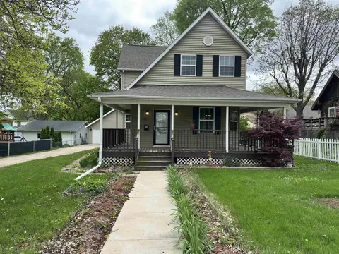 517 N Brinton Ave, Dixon, IL 61021