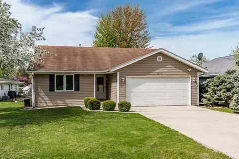 1016 NE Candlewick Dr, Poplar Grove, IL 61065