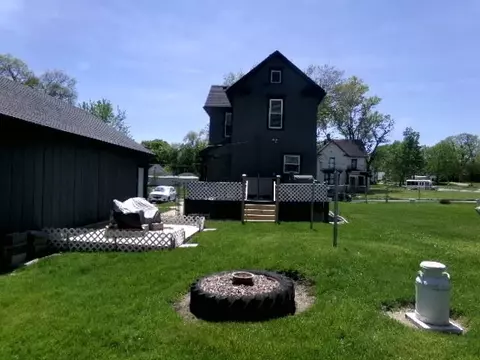 Exterior - 514 E Iroquois, Freeport, IL 61032 photo 6 of 8