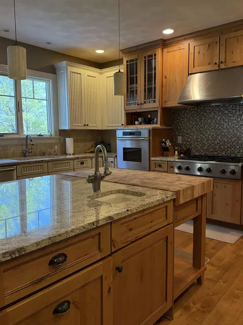 Kitchen - 7432 Timber Ridge Rd, Roscoe, IL 61073 photo 2 of 4