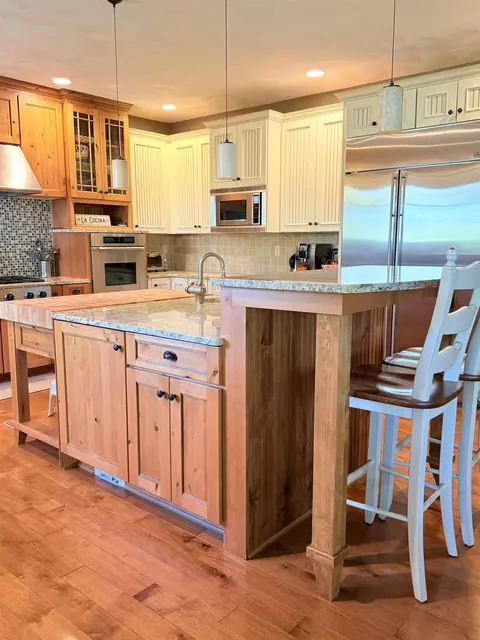 Kitchen - 7432 Timber Ridge Rd, Roscoe, IL 61073 photo 3 of 4