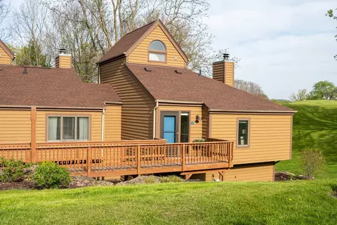 22 Farmstead Ln, Galena, IL 61036
