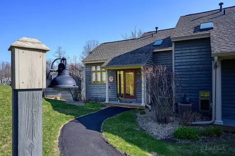 13 Valleywood Ln, Galena, IL 61036