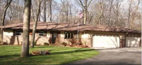 751 Ivy Oaks Dr, Caledonia, IL 61011