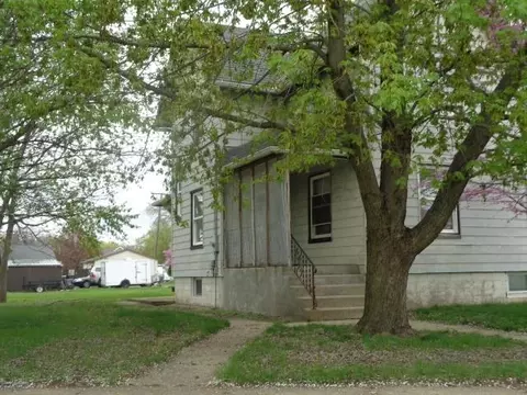 308 Genoa St, Cherry Valley, IL 61016 photo 2