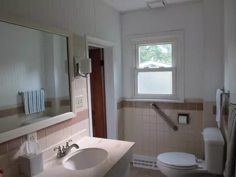 Bath - 506 S Garfield St, Leaf River, IL 61047 photo 2 of 2