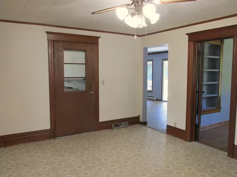 Living - 506 S Garfield St, Leaf River, IL 61047 photo 4 of 7