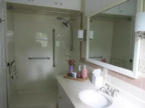 Bath - 506 S Garfield St, Leaf River, IL 61047 photo 1 of 2
