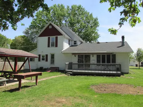 Exterior - 506 S Garfield St, Leaf River, IL 61047 photo 8 of 9