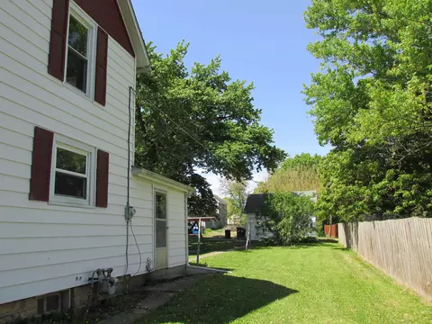 Exterior - 506 S Garfield St, Leaf River, IL 61047 photo 5 of 9
