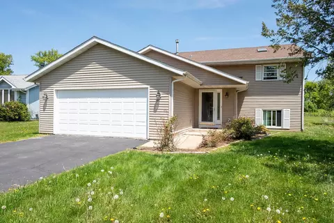 103 Tamarack Hollow St, Poplar Grove, IL 61065