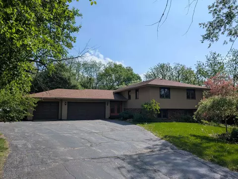 4871 Huxley Dr, Rockford, IL 61101