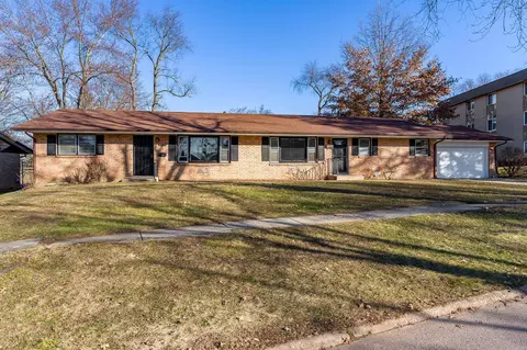 209 Flintridge Dr, Rockford, IL 61107
