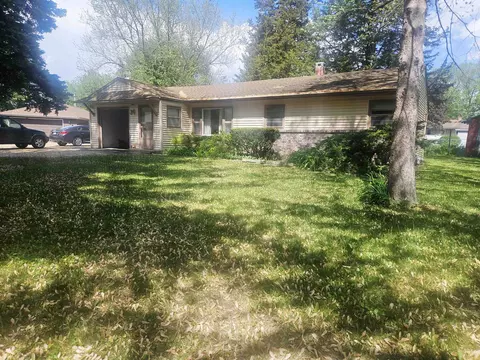 1715 Hackberry Ln, Machesney Park, IL 61115