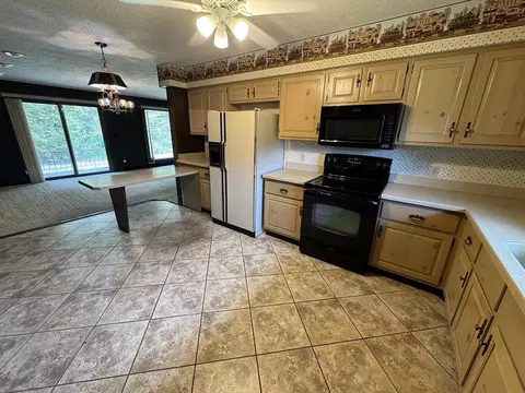 Kitchen - 4976 Pheasant Dr, Thomson, IL 61285 photo 2 of 4