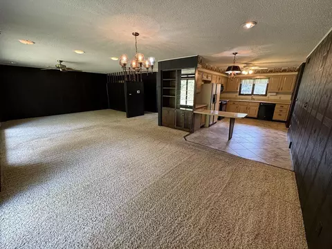 Living - 4976 Pheasant Dr, Thomson, IL 61285 photo 6 of 7