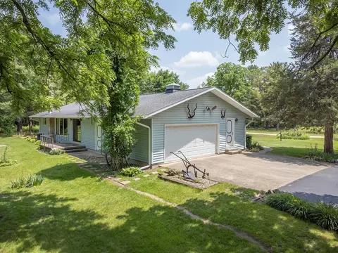 Exterior - 4976 Pheasant Dr, Thomson, IL 61285 photo 1 of 9