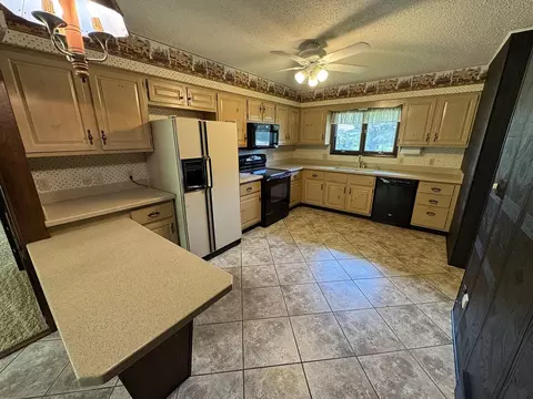 Kitchen - 4976 Pheasant Dr, Thomson, IL 61285 photo 4 of 4