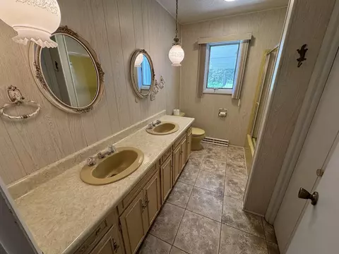 Bath - 4976 Pheasant Dr, Thomson, IL 61285 photo 1 of 5