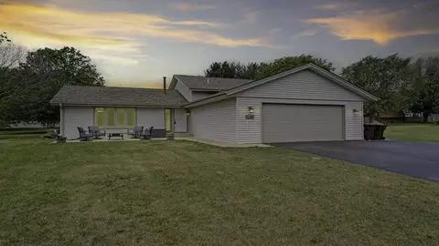 11708 Balsa Ln, Roscoe, IL 61073 photo 2