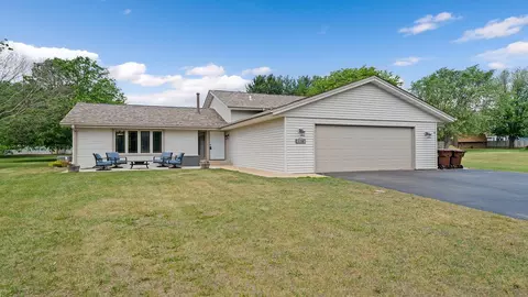 11708 Balsa Ln, Roscoe, IL 61073