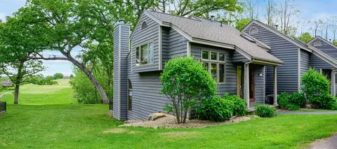 22 Valleywood Ln, Galena, IL 61036