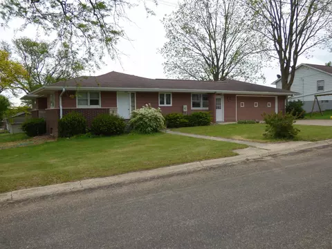407 S Ward St, Stockton, IL 61085