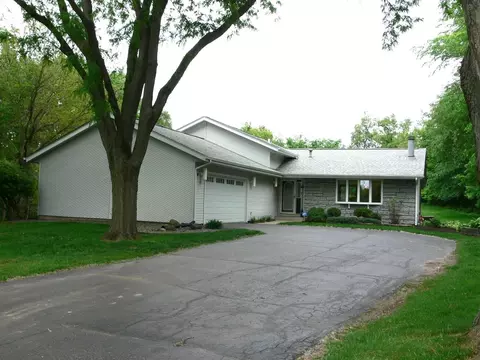 12855 Shawnee Crst, Roscoe, IL 61073 photo 2