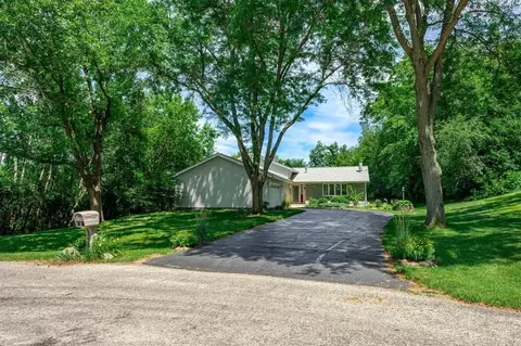 12855 Shawnee Crst, Roscoe, IL 61073