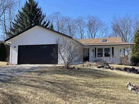 115 SW Birch Dr, Poplar Grove, IL 61065