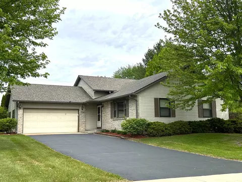 1206 Griggs Rd, Rockford, IL 61108