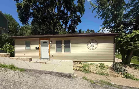 114 N High St, Galena, IL 61036