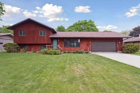 608 E Webster St, Polo, IL 61064