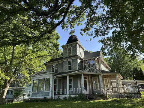24 Oakwood Hts, Savanna, IL 61074