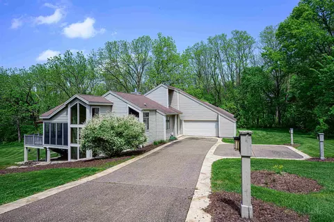 3 Longwood Ct, Galena, IL 61036