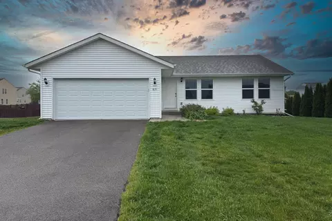 1631 Parkside Dr, Belvidere, IL 61008