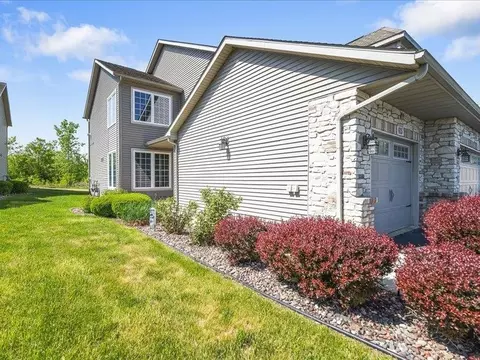 615 Queens Ct, Rockton, IL 61072