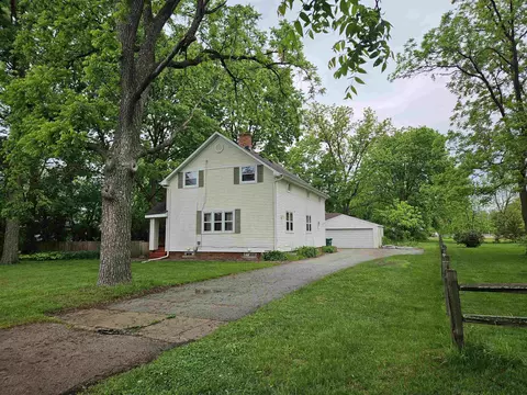 5532 Broad St, Roscoe, IL 61073 photo 2
