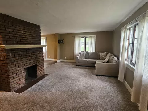 5532 Broad St, Roscoe, IL 61073 photo 7