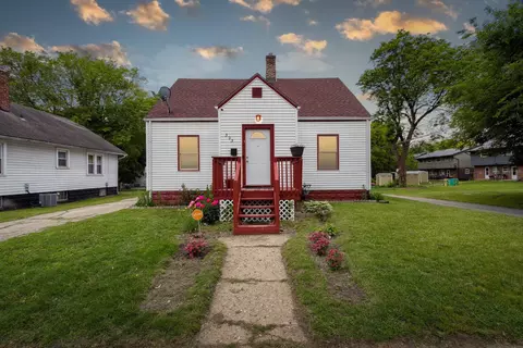 323 Tay St, Rockford, IL 61102