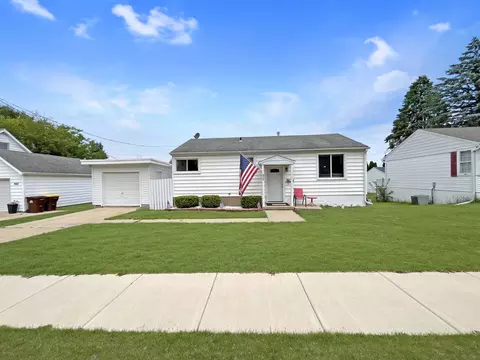 858 W Cleveland St, Freeport, IL 61032