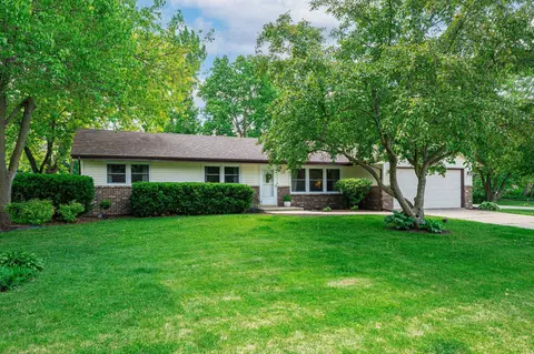 6507 Barkridge Rd, Roscoe, IL 61073