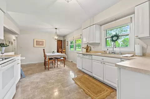 6507 Barkridge Rd, Roscoe, IL 61073 photo 8