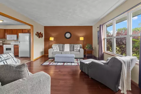 Living - 524 Merilot Dr, Roscoe, IL 61073 photo 2 of 2