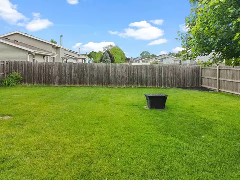 Exterior - 524 Merilot Dr, Roscoe, IL 61073 photo 6 of 8