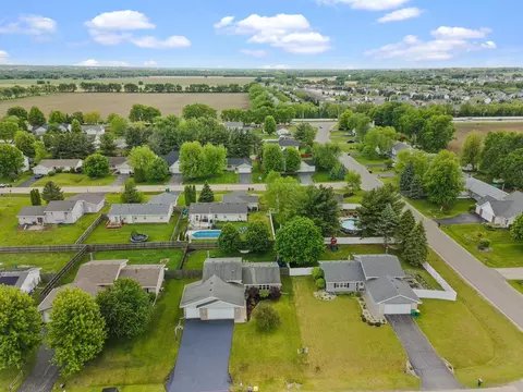 View/Area - 524 Merilot Dr, Roscoe, IL 61073 photo 3 of 6